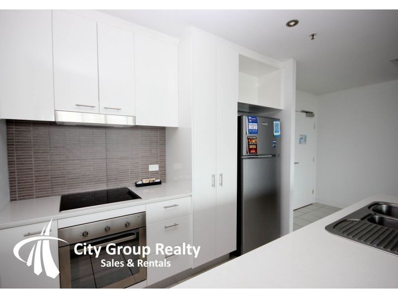 2604 T E Peters Drive, Broadbeach Waters QLD 4218