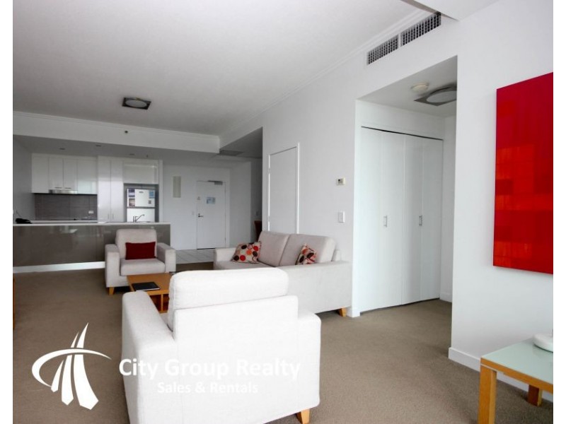 2604 T E Peters Drive, Broadbeach Waters QLD 4218