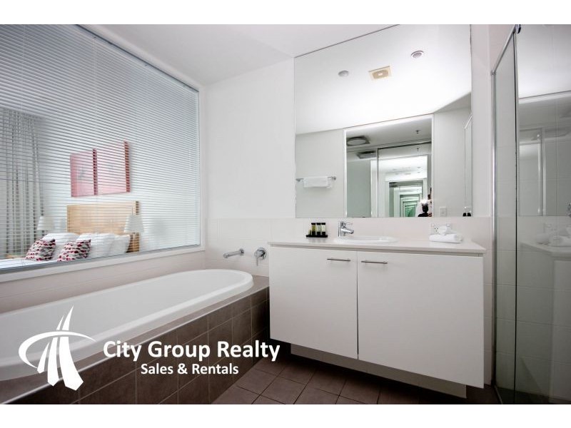 2604 T E Peters Drive, Broadbeach Waters QLD 4218