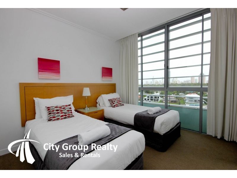2604 T E Peters Drive, Broadbeach Waters QLD 4218