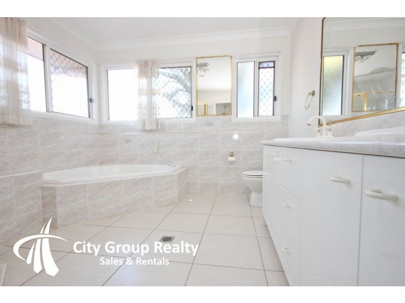 10 Wollundry Place, Mermaid Waters QLD 4218