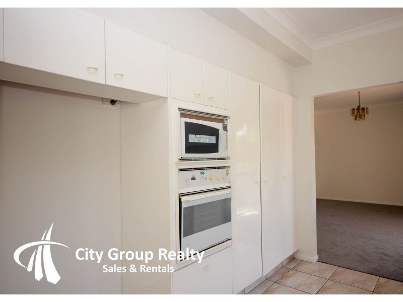 10 Wollundry Place, Mermaid Waters QLD 4218