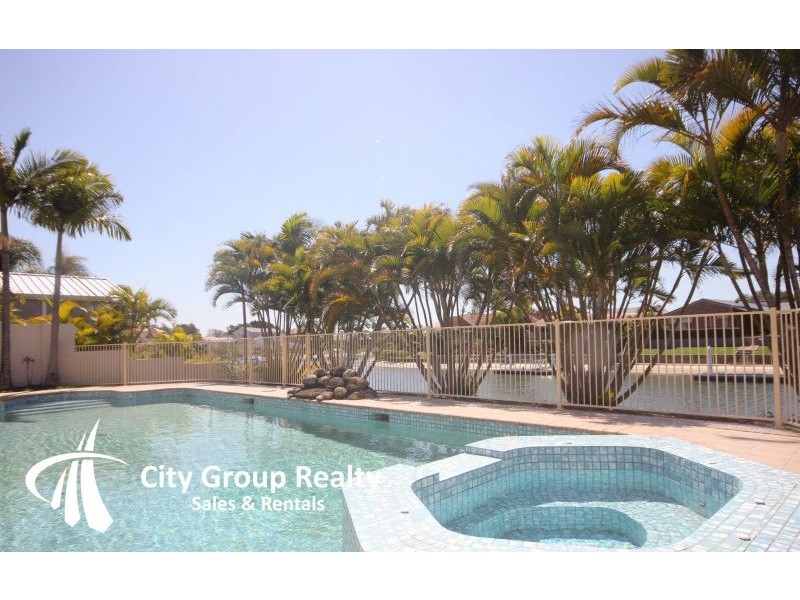 10 Wollundry Place, Mermaid Waters QLD 4218
