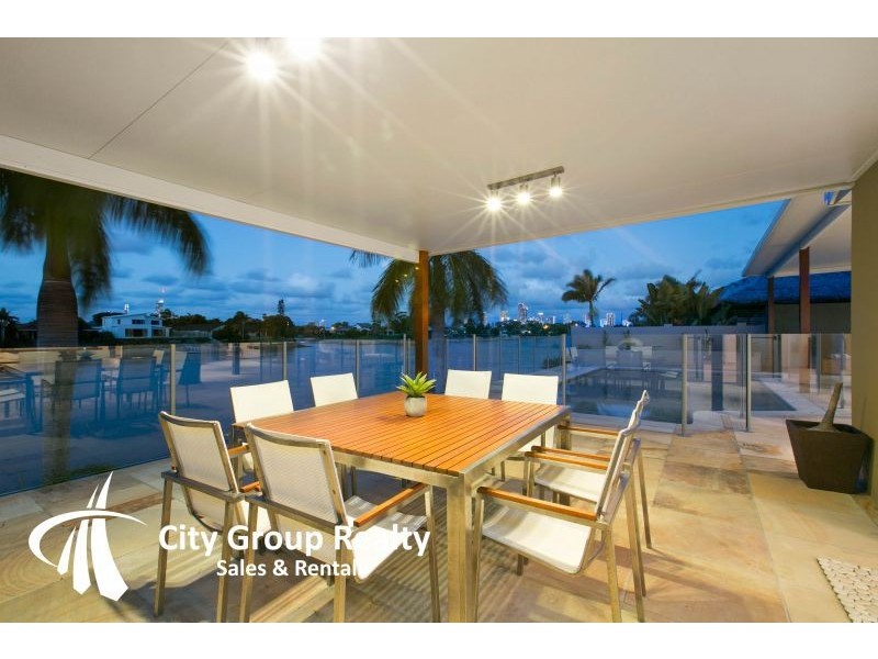 52 Waitomo Street, Broadbeach Waters QLD 4218