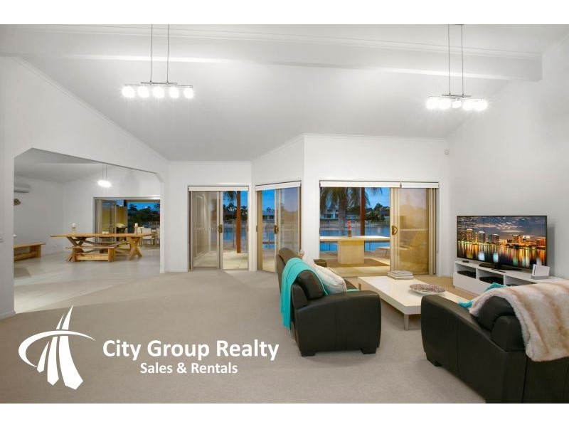 52 Waitomo Street, Broadbeach Waters QLD 4218