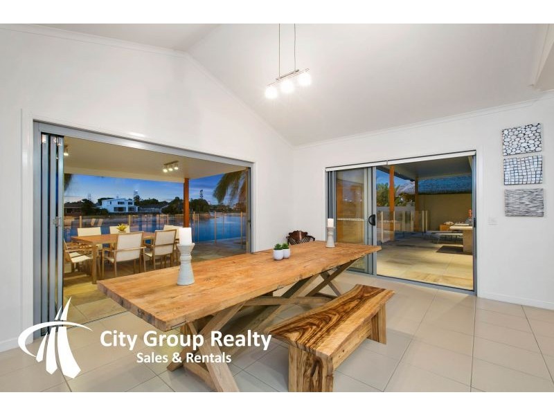 52 Waitomo Street, Broadbeach Waters QLD 4218