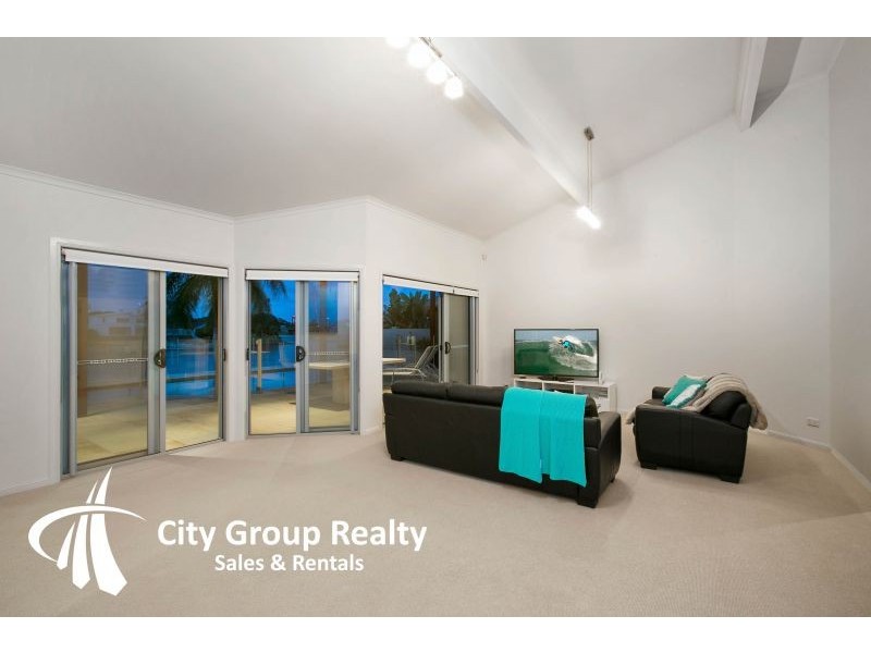 52 Waitomo Street, Broadbeach Waters QLD 4218