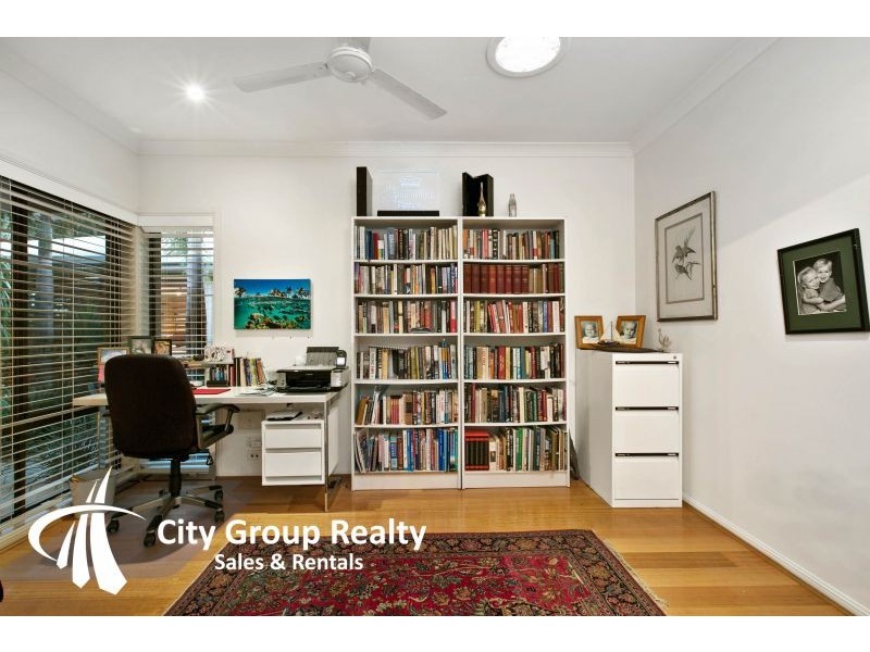 52 Waitomo Street, Broadbeach Waters QLD 4218