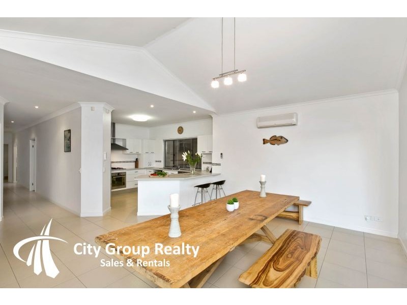 52 Waitomo Street, Broadbeach Waters QLD 4218