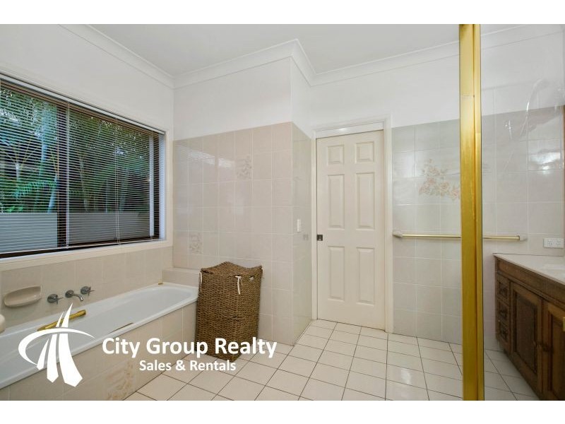52 Waitomo Street, Broadbeach Waters QLD 4218