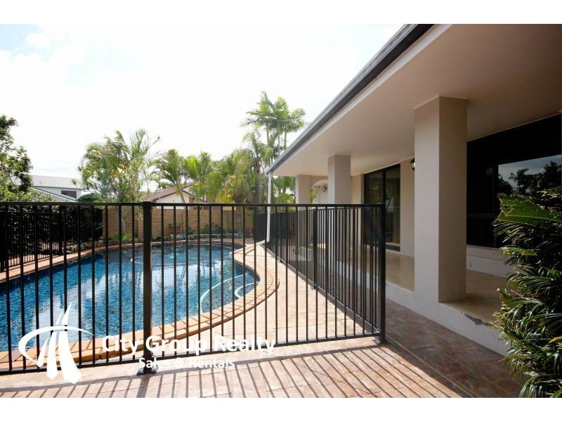 12 Argyle Crescent, Bundall QLD 4217