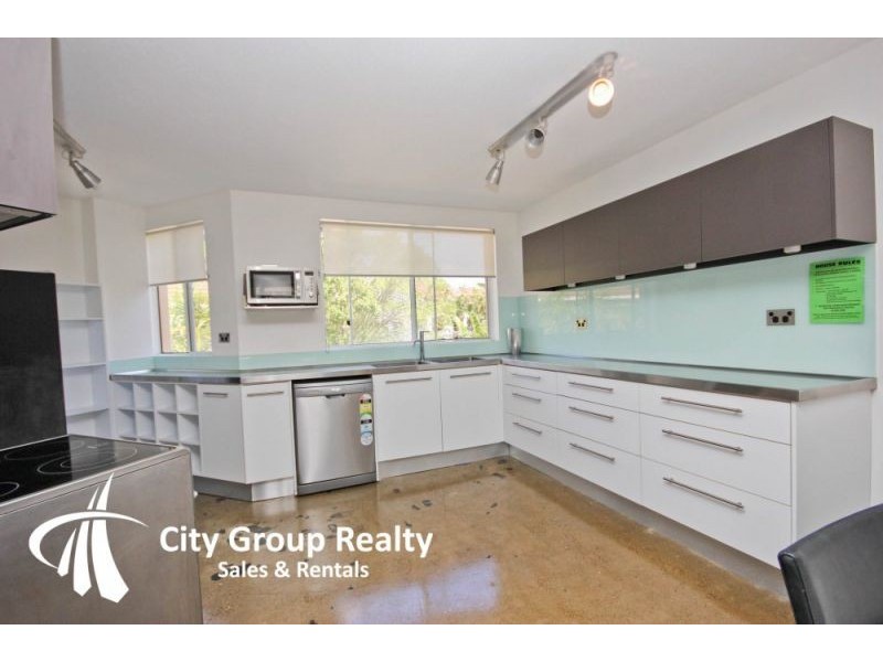 11/33 Beach Parade, Broadbeach QLD 4218