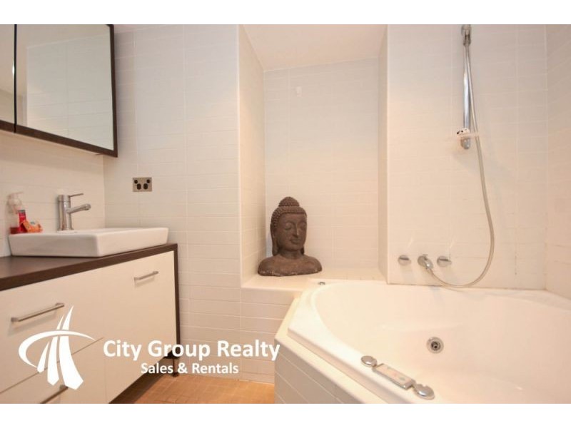 11/33 Beach Parade, Broadbeach QLD 4218