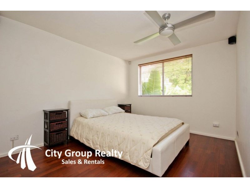 11/33 Beach Parade, Broadbeach QLD 4218