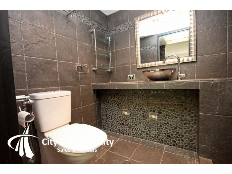 11/33 Beach Parade, Broadbeach QLD 4218