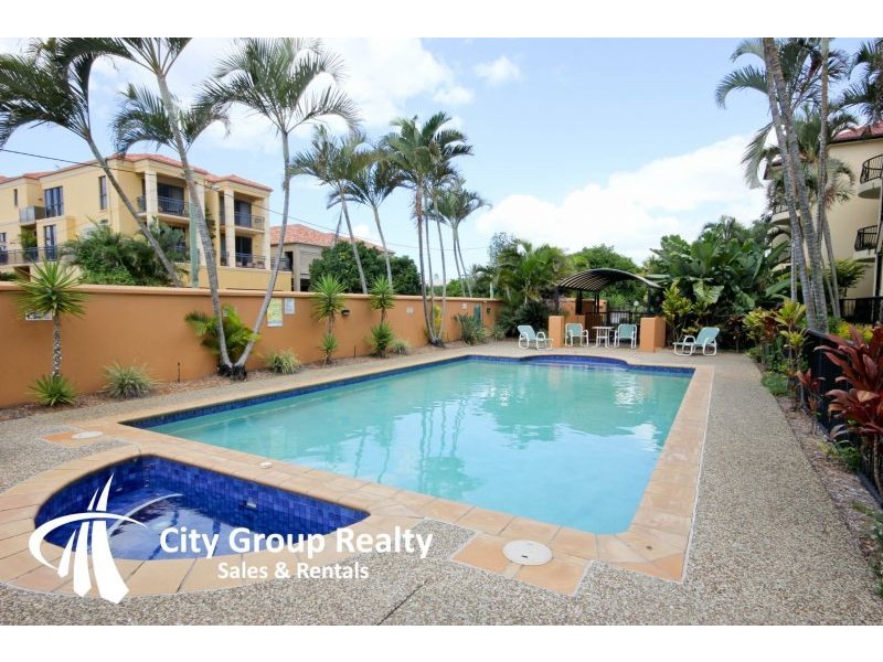 2 Fraser Avenue, Miami QLD 4220