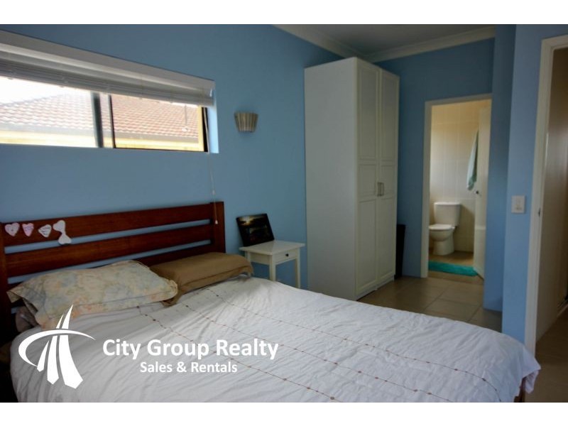 2 Fraser Avenue, Miami QLD 4220