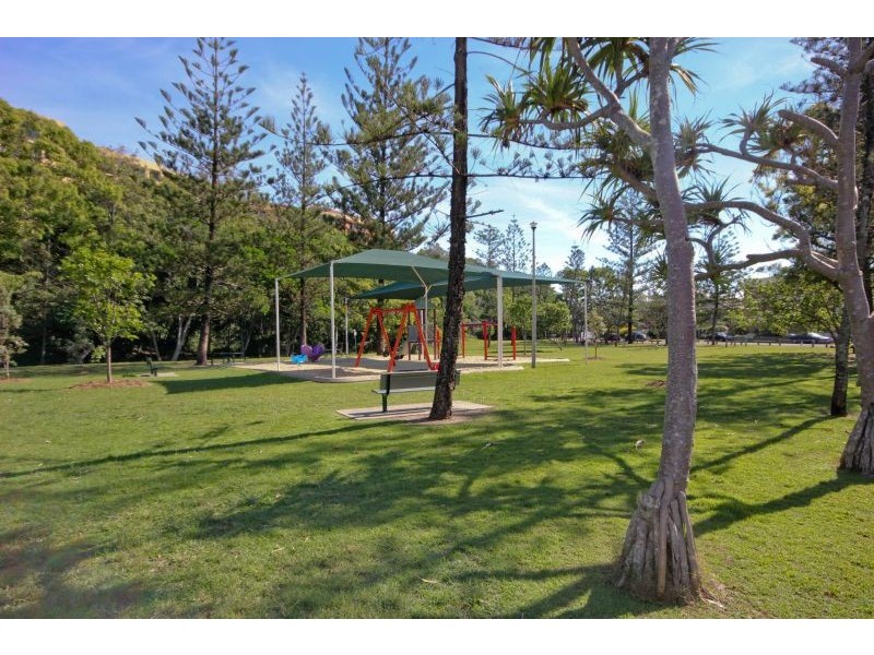 2 Fraser Avenue, Miami QLD 4220