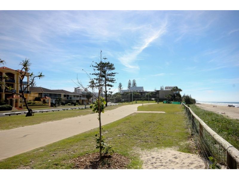 2 Fraser Avenue, Miami QLD 4220