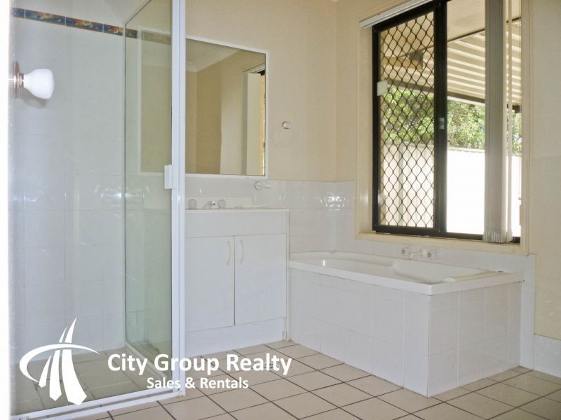 1 Yarraville Street, Robina QLD 4226