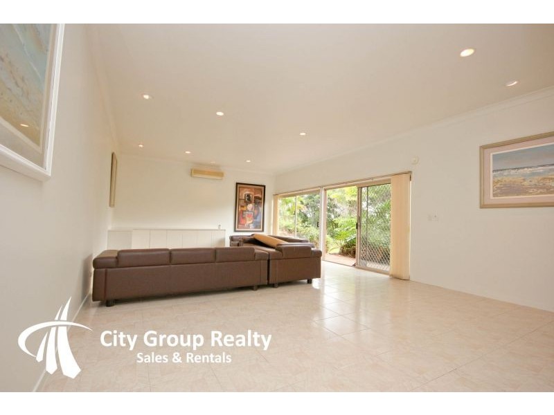 31 Wallabah Drive, Ashmore QLD 4214