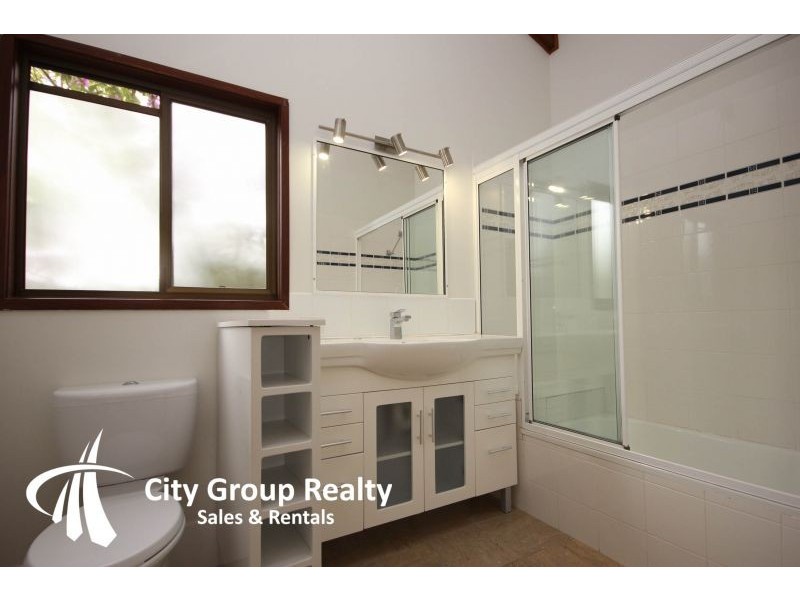 31 Wallabah Drive, Ashmore QLD 4214