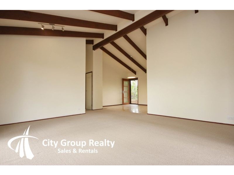 31 Wallabah Drive, Ashmore QLD 4214