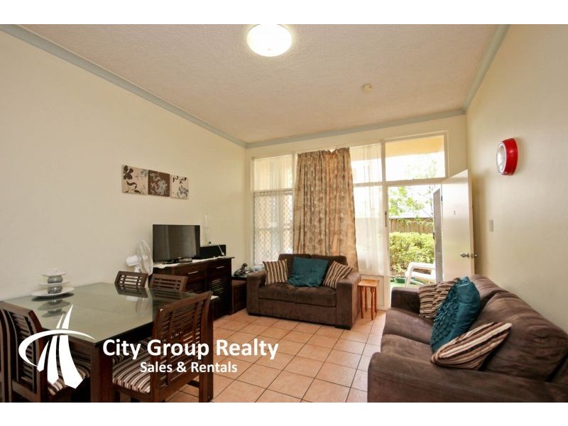 8/3 Redondo Avenue, Miami QLD 4220