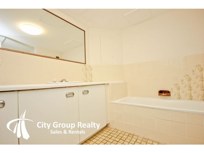 4/111 Old Burleigh Road, Broadbeach QLD 4218