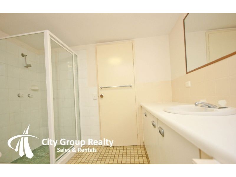 4/111 Old Burleigh Road, Broadbeach QLD 4218