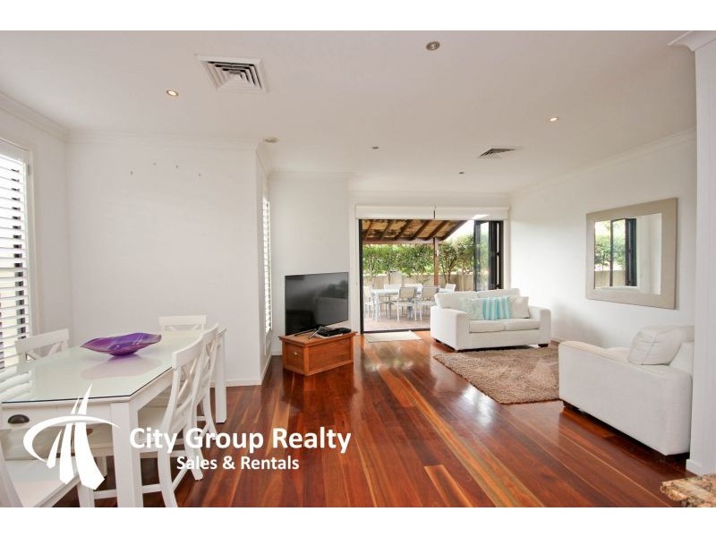 44 Dawn Parade, Miami QLD 4220