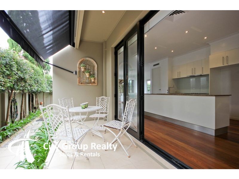 44 Dawn Parade, Miami QLD 4220