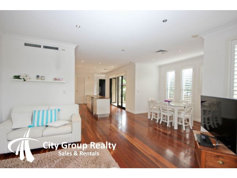 44 Dawn Parade, Miami QLD 4220