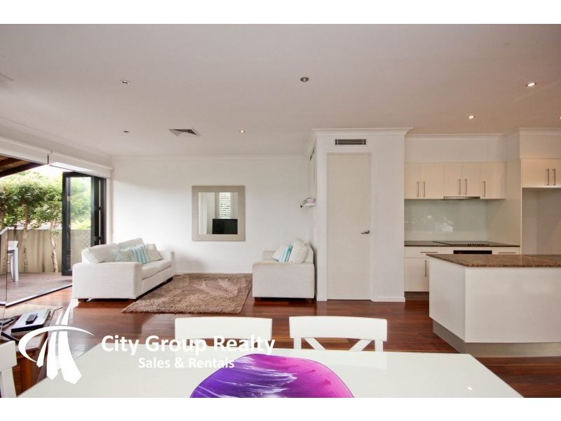 44 Dawn Parade, Miami QLD 4220