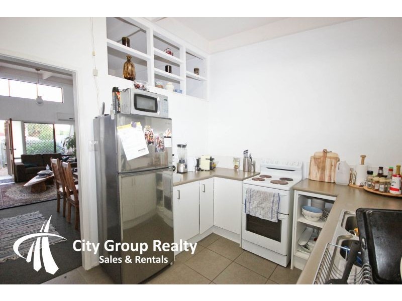 2-16 Crimson Court, Miami QLD 4220