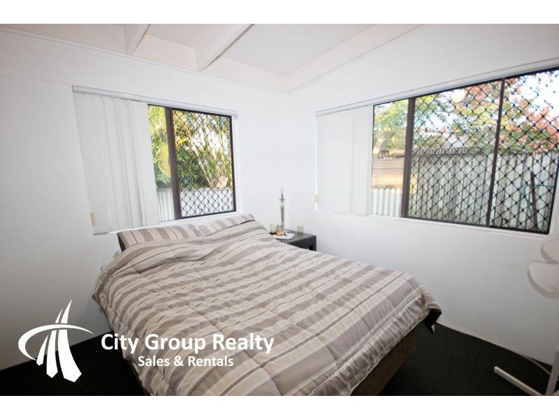 2-16 Crimson Court, Miami QLD 4220