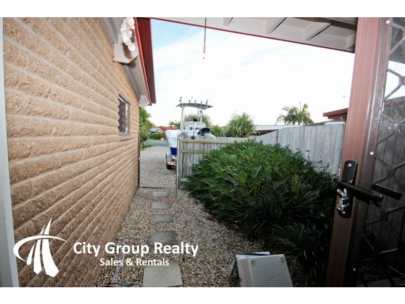 2-16 Crimson Court, Miami QLD 4220