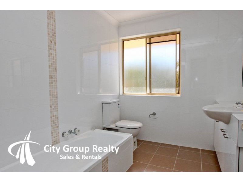9/469 Pine Ridge Road, Runaway Bay QLD 4216