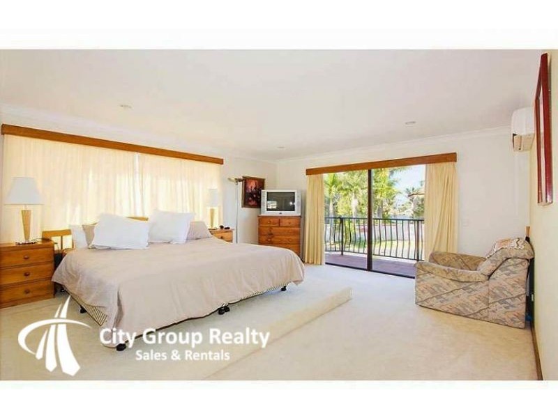 3 Witt Avenue, Carrara QLD 4211