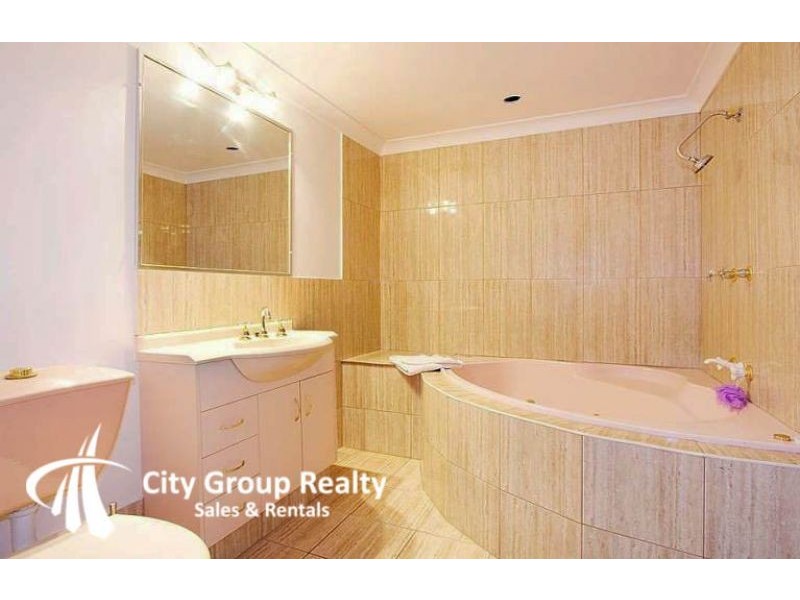 3 Witt Avenue, Carrara QLD 4211