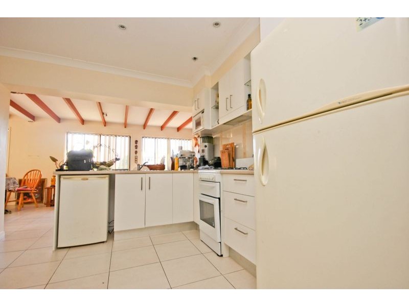 2/3 Witt Avenue, Carrara QLD 4211