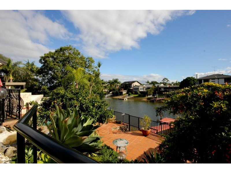 2/3 Witt Avenue, Carrara QLD 4211