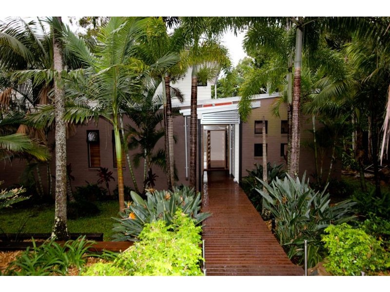 3 Buckingham Way, Elanora QLD 4221