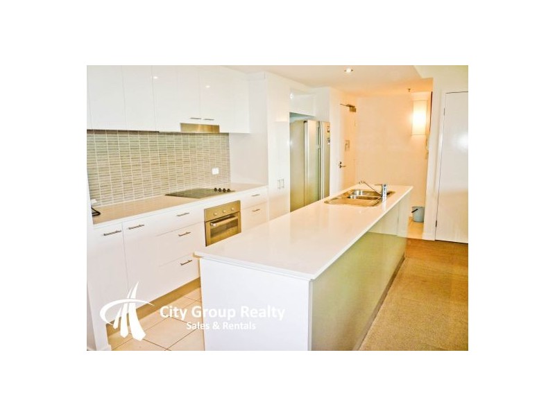 33 T E Peters Drive, Broadbeach Waters QLD 4218