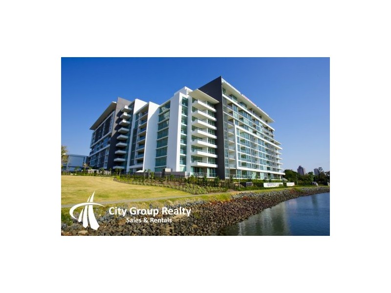 33 T E Peters Drive, Broadbeach Waters QLD 4218