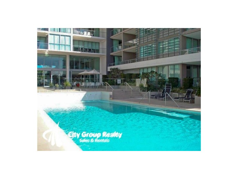 33 T E Peters Drive, Broadbeach Waters QLD 4218