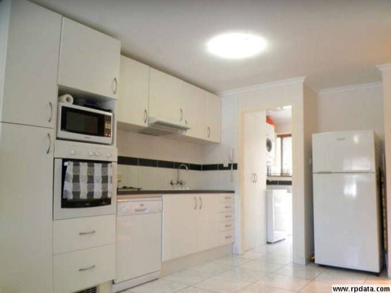 2/35 Burra Street, Chevron Island QLD 4217