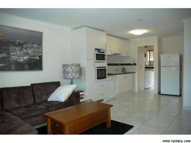 2/35 Burra Street, Chevron Island QLD 4217