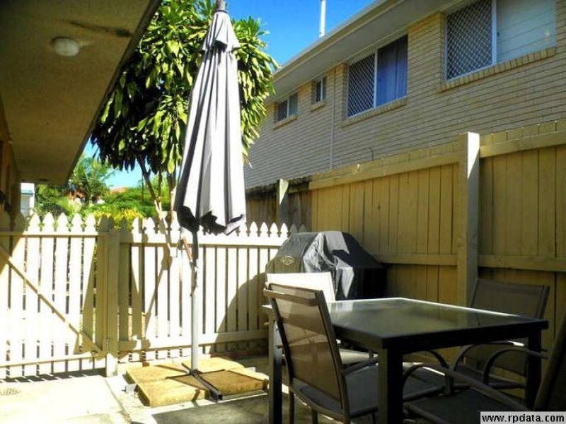 2/35 Burra Street, Chevron Island QLD 4217