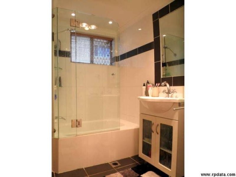 2/35 Burra Street, Chevron Island QLD 4217